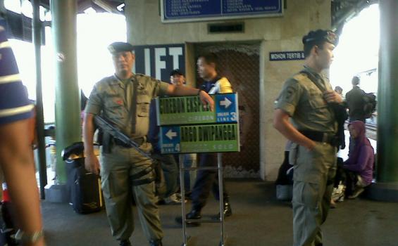 Pascapembajakan, Polisi Bersenjata Lengkap Amankan Stasiun