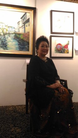 Dewi Ungkapkan Kedamaian dan Keindahan Lewat Karya Lukisan