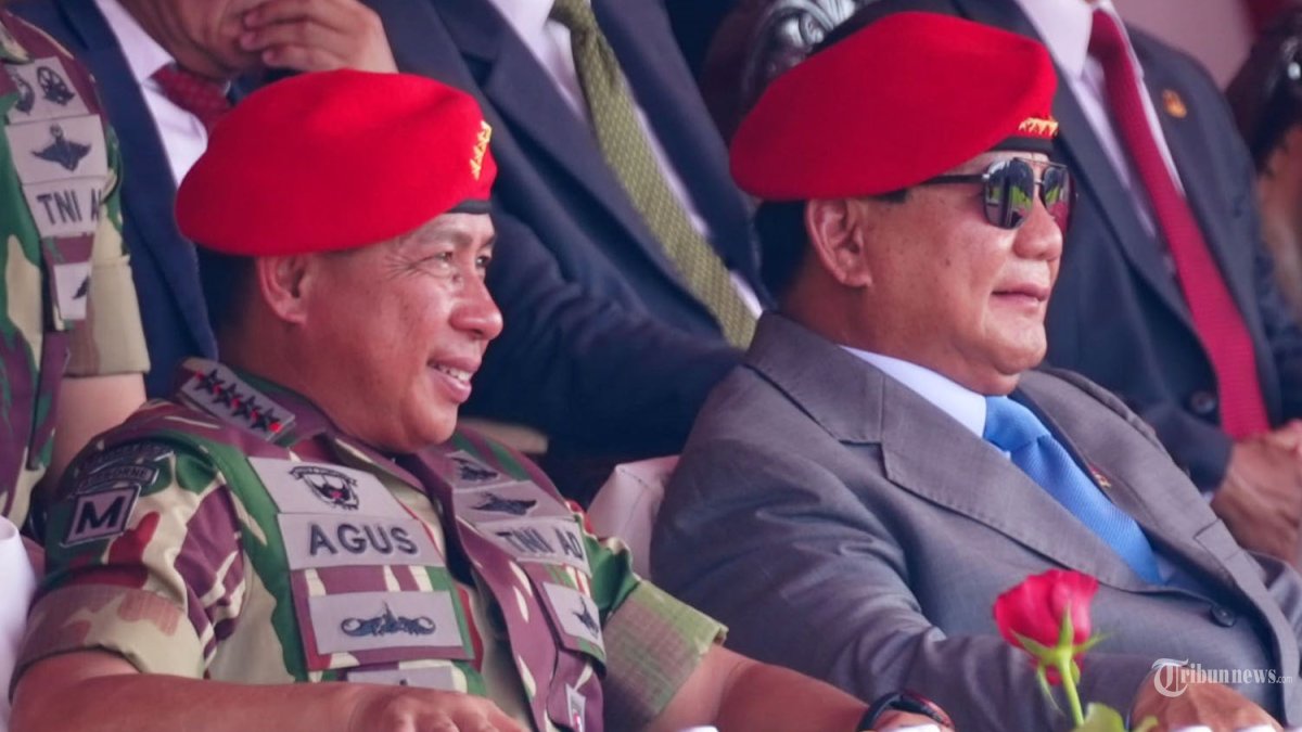 Panglima TNI Jenderal TNI Agus Subiyanto, S.E., M.Si., memimpin upacara peringatan Hari Ulang Tahun (HUT) Komando Pasukan Khusus (Kopassus) ke-72, bertempat di Lapangan Markas Kopassus Cijantung, Jakarta Timur, Selasa (30/4/2024). HUT ke 72 Kopassus dihadiri Menteri Pertahanan RI Prabowo Subianto, Menteri Kesehatan RI Budi Gunadi Sadikin, Kapolri Jenderal Polisi Listyo Sigit Prabowo, M.Si., Kasad Jenderal TNI Maruli Simanjuntak, M.Sc., dan pejabat lainnya. (Puspen TNI/HO/Tribunnews.com)