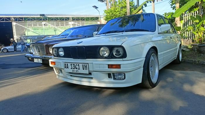 MOBIL TUA BANGKA - BMW E30 yang ikut meramaikan acara Pasar Motuba Solo Raya di halaman Making Cars di Kartasura, Sukoharjo, Jawa Tengah, Minggu (24/5/2026) pagi