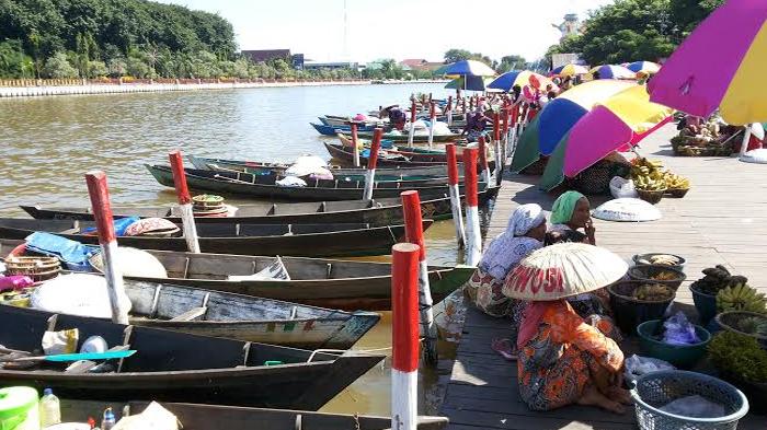 Pasar Terapung di Tepian Siring Banjarmasin, Asyik Berburu Soto Banjar, Ketupat Kandangan, Laksa