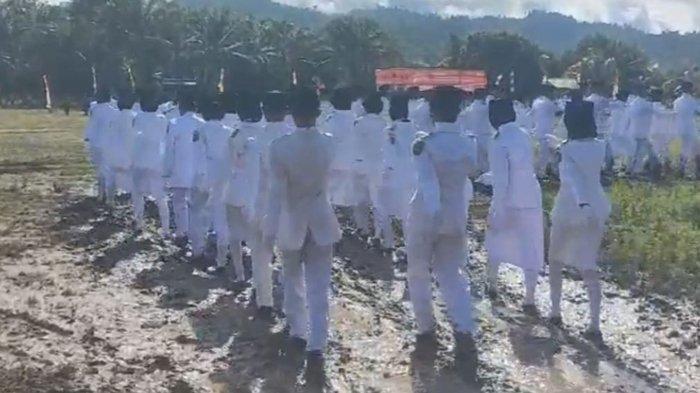 Ketika Paskibra di Perbatasan RI Bertugas di 'Kubangan Lumpur' hingga Gajah Jadi Pengerek Bendera