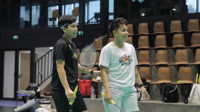 Pebulutangkis ganda putri Indonesia, Apriyani Rahayu/Siti Fadia Silva Ramadhanti, dalam pemusatan latihan di Chambly, Perancis.