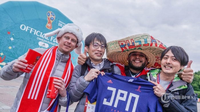 Berita Foto: Suporter Berbaur Hangat dalam Pembukaan Fan Fest Piala Dunia 2018
