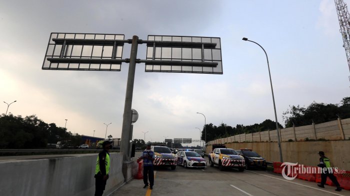 Warga Blokir Ruas Tol Jatikarya Bekasi, Polisi Berlakukan Pengalihan Arus Lalu Lintas