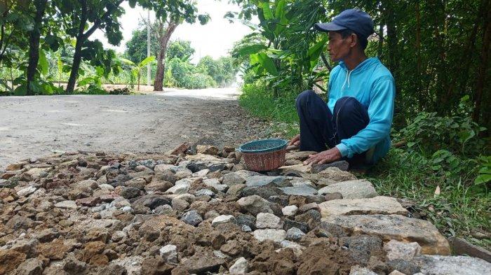 Kisah Surdadi, Pria Asal Boyolali yang 'Hobi' Tambal Jalan sejak 2013, Hanya Bermodal Sepeda Ontel