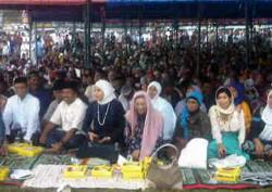 Ribuan Pendukung IA 'Tumplek' Masjid Syuhada