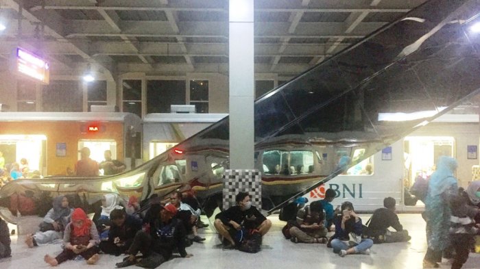 Perjalanan KRL Arah Rangkasbitung Alami Gangguan, Akibat Rel Tergenang Air 20 Centimeter