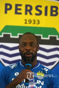 Persib Bandung Depak Carlton Cole