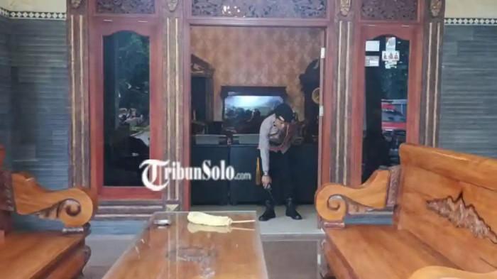 PERAMPOKAN DI BOYOLALI - Polisi melakukan olah tempat kejadian perkara di rumah warga yang diduga dirampok pada Kamis (29/1/2026). Satu orang anak diketahui meninggal.