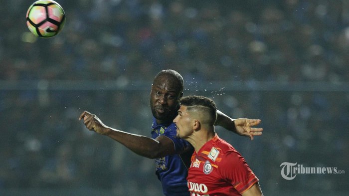 Jika Masih Mandul, Djadjang Nurdjaman Akan Tendang Carlton Cole Usai Putaran I