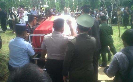 Ratusan Orang Hadiri Pemakaman Dibyo Widodo
