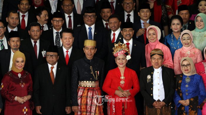 Warganet Apresiasi Pakaian Adat Jokowi-JK di Sidang MPR: Luar Biasa Kecenya!