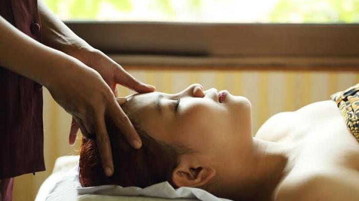 Wanita Berdaster Tipis: Mau 'Pijat Sehat' Mas?