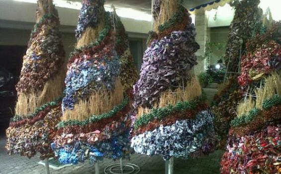 Pohon Natal di Katedral Jakarta Diwarnai Nuansa Batik