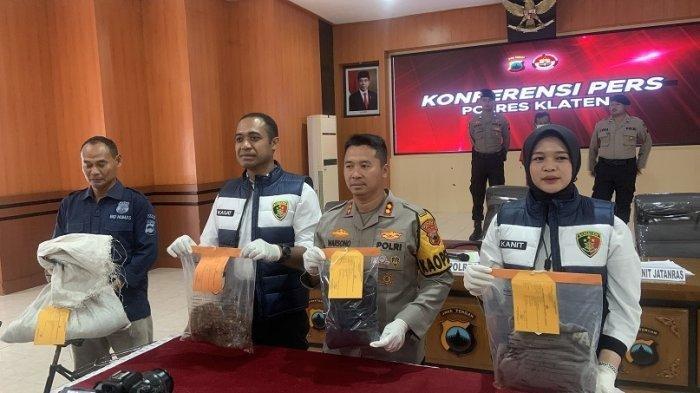 Ceceran Darah di Teras Ungkap Pelaku Pembunuhan Kakek HS, Eksekusi Korban yang Ambil Pasir Dini Hari