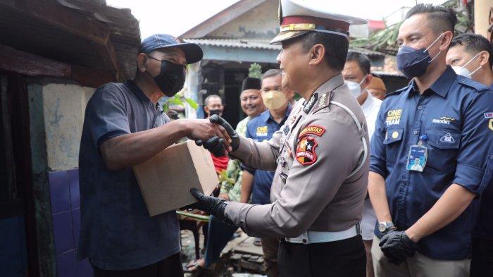 Jelang Hari Bhayangkara, Polri Berbagi dengan Buruh Terkena PHK di Rawa Bebek dan Cakung