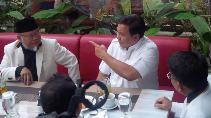 Prabowo Kagum Militansi dan Kedisiplinan Kader PKS  