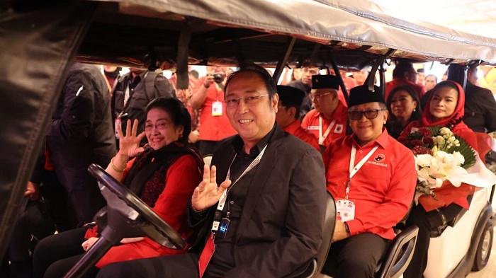 HUT DAN RAKERNAS PDIP - Ketua Umum PDI Perjuangan (PDIP) Megawati Soekarnoputri terlihat tiba di arena HUT ke-53 dan Rapat Kerja Nasional (Rakernas) I Tahun 2026 yang digelar di Beach City International Stadium (BCIS), Ancol, Jakarta Utara, pada Sabtu (10/1/2026).