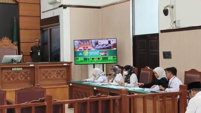 Gus Yaqut Vs KPK - Tim Biro Hukum KPK saat membacakan jawaban atas permohonan praperadilan eks Menteri Agama Yaqut Cholil Qoumas alias Gus Yaqut di Pengadilan Negeri Jakarta, Selatan, Rabu (4/3/2026). Tim hukum KPK meminta agar hakim menolak praperadilan Yaqut dan menyatakan penetapan tersangka sah.