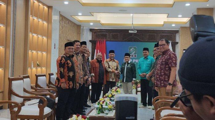 presiden-dpp-pks-ahmad-syaikhu-dan-jajaran-bertemu-ketua-umum-pkb-muhaimin-iskandar-di-dpp-pkb.jpg