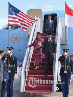 Presiden Jokowi dan Ibu Negara Tiba di Pangkalan Udara Washington