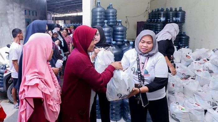 Jelang Lebaran, UMKM Sahabat Sandiuno Gelar Tebus Murah Sembako di Bekasi