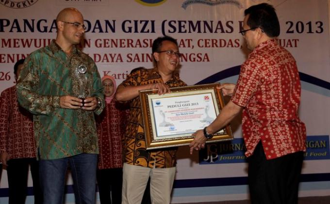 Sarihusada Raih Dua Penghargaan Peduli Gizi 2013