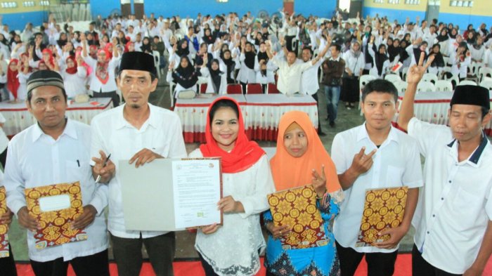 Puti Soekarno Tandatangani Kontrak Politik Tingkatkan Kesejahteraan Guru Tidak Tetap