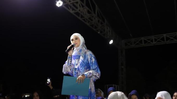 Puluhan Ribu Warga Sholawat Bersama, Putri Zulkifli Hasan: Berdoa Untuk Kebaikan