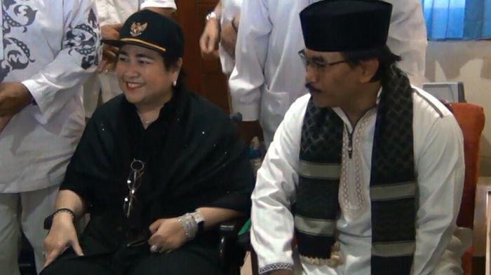 Rachmawati Bersama Mahasiswa Universitas Bung Karno Sumbang Beras untuk Warga Pasar Ikan