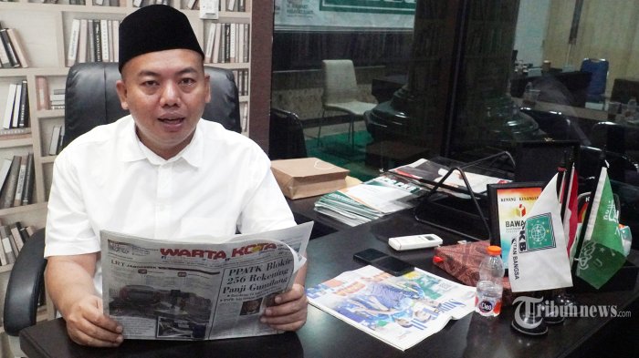 Ketua DPC PKB Karawang, Rahmat Hidayat Djati difoto usai wawancara ekslusif bersama awak media dari TribunBekasi.Com di Kantor DPC PKB Kab Karawang, Jawa Barat, Jumat (7/7/2023). Ketua DPC PKB Karawang, Rahmat Hidayat Djati menyatakan siap maju sebagai calon bupati karawang pada Pilkada 2024. Lembaga pemenangan pemilu (LPP) PKB Karawang menyatakan siap melakukan pemenangan Gus Muhaimin atau Muhaimin Iskandar sebagai Presiden Republik Indonesia, lalu Syaiful Huda sebagai Gubernur Jawa Barat dan Rahmat Hidayat Djati sebagai Bupati Karawang. Warta Kota/YULIANTO