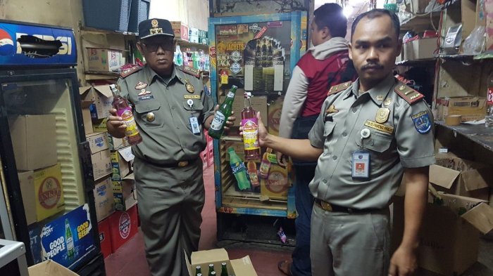 Warung di Depan Mako Brimob Depok Masih Jualan Miras