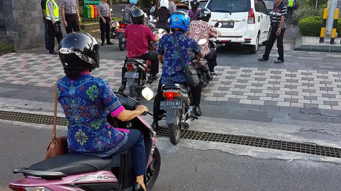 Puluhan PNS Pemkab Jembrana Terjaring Razia di Depan Kantor Bupati