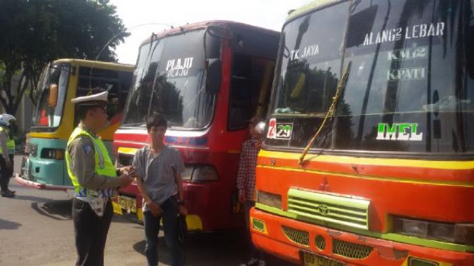 Pascatragedi Simpang Sekip, Polisi Merazia Sopir Bus