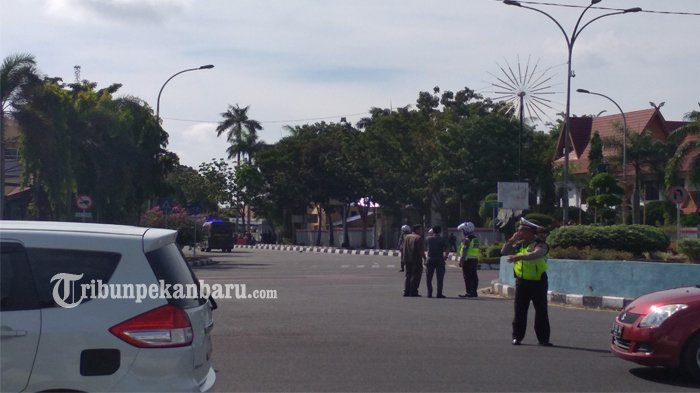 BREAKING NEWS: Penyerang Bertopeng di Mapolda Riau Langsung Ditembak Polisi