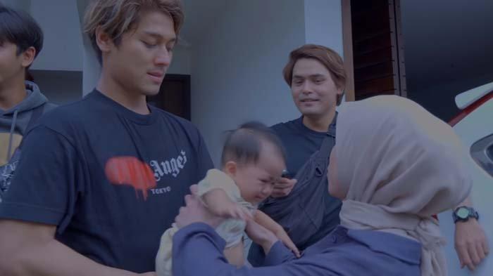 Rizky Billar Disebut Lulus Ujian Mengasuh Bayi, Bereaksi saat Ditanya Kapan Punya Anak dari Lesty