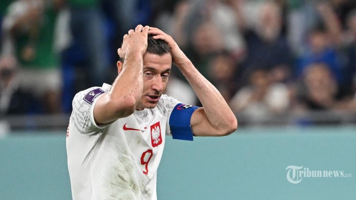 robert-lewandowski-gagal-eksekusi-pinalti_20221123_003156.jpg