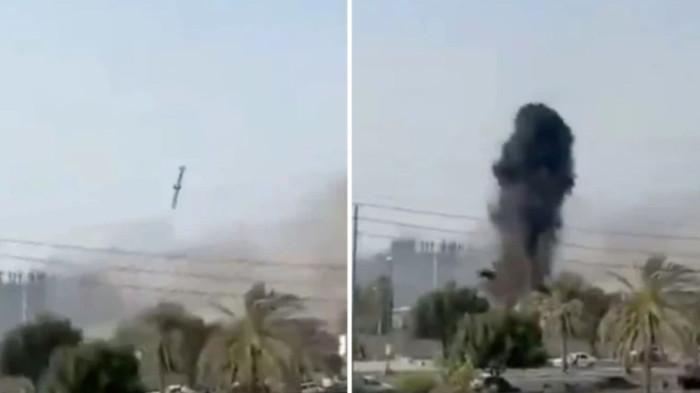 BUNUH RATUSAN SISWI - Gambar tangkap layar video yang menunjukkan detik-detik rudal yang diidentifikasi sebagai Tomahawk milik Amerika Serikat (AS) menghantam lokasi sekolah dasar Shajarah Tayyebeh di Teheran, Iran pada 28 Februari 2026. Serangan ini menewaskan 175 orang, di mana 150 korban di antaranya adalah siswi sekolah tersebut.