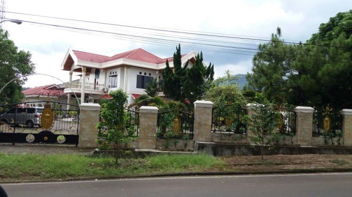 Rumah Mewah Aditya Moha di Kotamobagu Terkunci Rapat