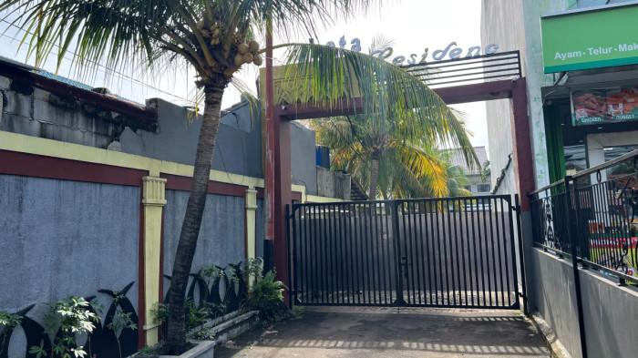 KEDIAMAN YAQUT - Kondisi kedimanan eks Menteri Agama, Yaqut Cholil Qoumas, di Kramat Djati, Jakarta Timur, Senin (23/3/2026), terpantau sepi seusai status penahanannya dialihkan menjadi tahanan rumah oleh Komisi Pemberantasan Korupsi (KPK). (Fransiskus Adhiyuda)