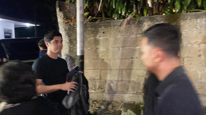rumah duka Vidi Aldiano diantaranya ada Dion Wiyoko