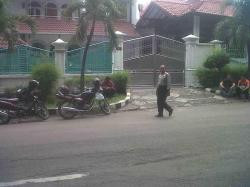 KPK Ajak Ketua RT Masuk Rumah Fuad Amin di Surabaya