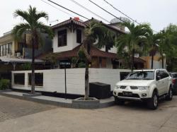 Orang Tua Jessica Tinggalkan Rumah Tanpa Sebutkan Tujuan
