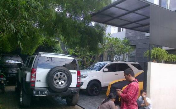 Dari Laporan Wanita Berkerudung Inilah Rumah Raffi Ahmad Digerebek BNN