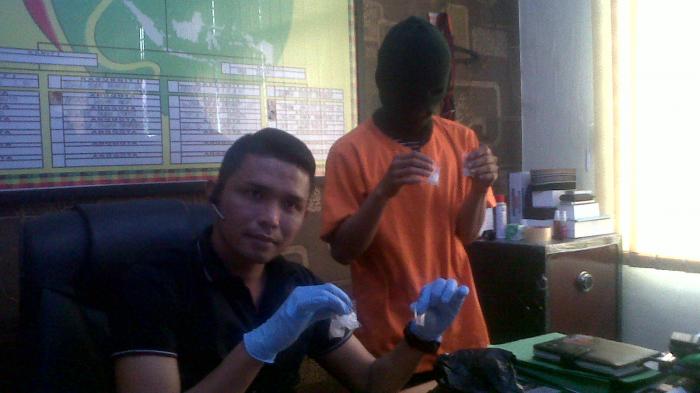 Pria Ini Nyaris Berhasil Kelabuhi Polisi dengan Sembunyikan Sabu di Tumpukan Pakaian Kotor