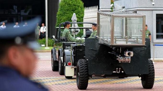 Pagi Ini Kereta Meriam  Membawa Jenazah Lee Kuan Yew ke Gedung Parlemen