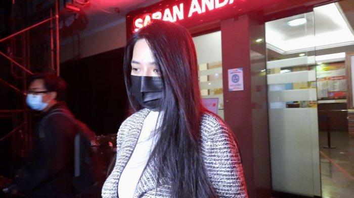 Sosok Ini yang Temani Dinar Candy Jalani Pemeriksaan di Polres Metro Jakarta Selatan