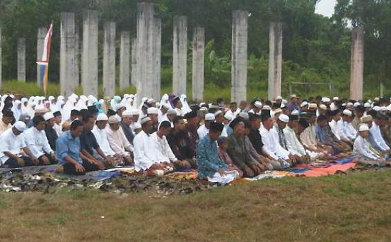 Ratusan Warga Penajam Salat Id di Lapangan RS Muhammadiyah
