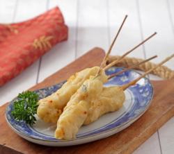 Sudah Sering Makan Ayam Goreng? Coba Bikin Sate Ayam Goreng Bertabur Daun Jeruk